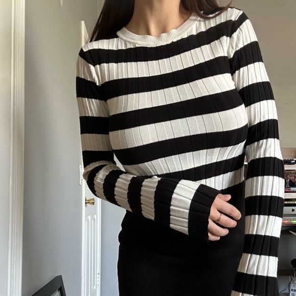 Black and White Striped ribbed cropped sweater - Picture 1 of 3